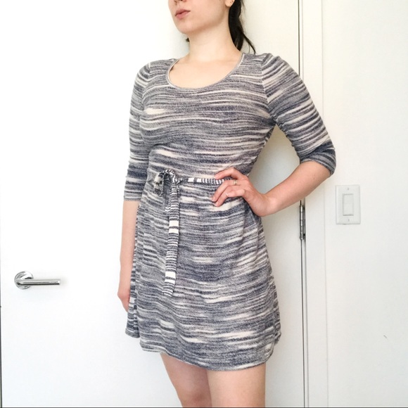 Adorable Knit Dress with tie belt - Picture 2 of 8
